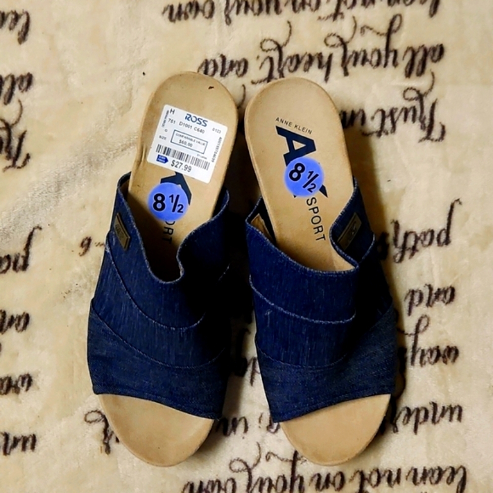 AK sport 8.5 never worn